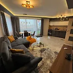 Moon - 1 Bedroom Luxury Апартаменты *