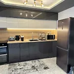 Moon - 1 Bedroom Luxury Apartment *